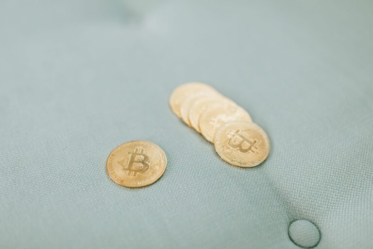 Faut-il investir dans l&rsquo;or et le bitcoin : une combinaison gagnante ?