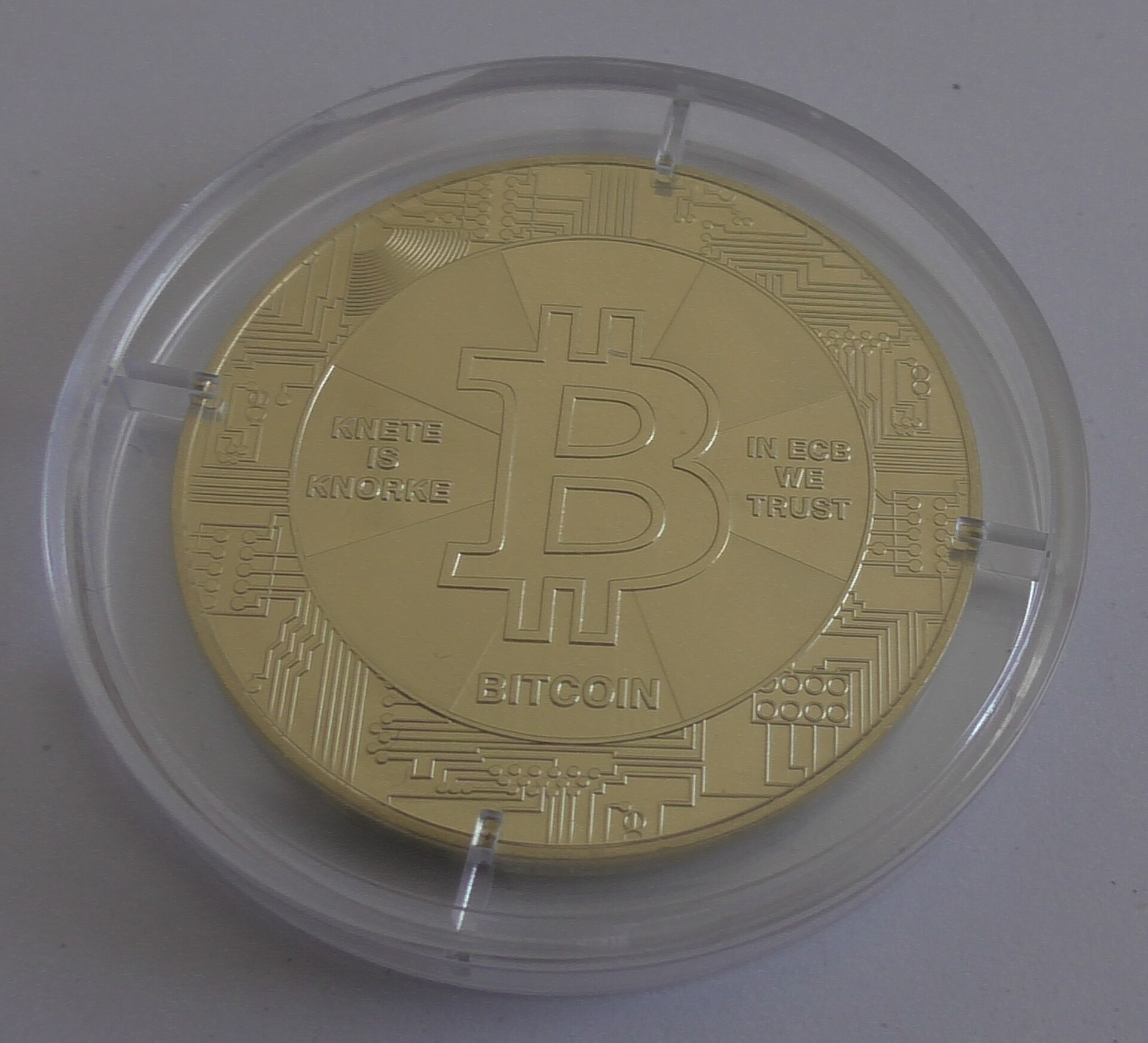 Crypto-actifs : vérifier le statut PSCA avant d’investir